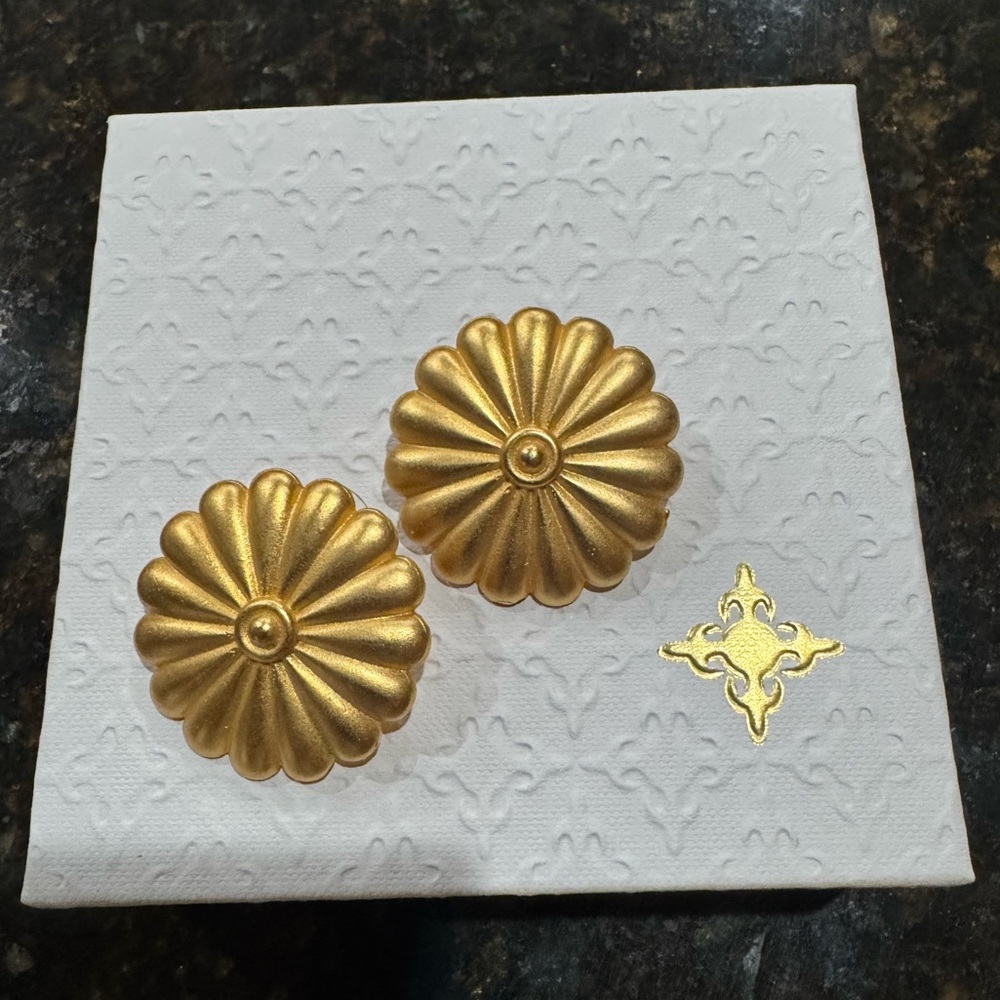 Gold Floral Metal Hair Clips - Elegant Hair Accessories